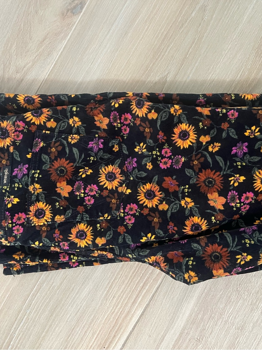 Wrangler Women's High Rise fierce flare Corduroy sunflower print - Picture 2 of 5